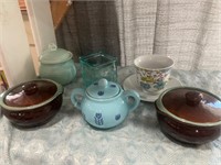 Blue and brown lot-pottery,Sugar Bowl