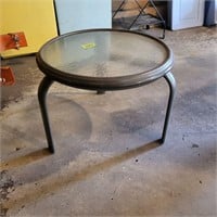 G416 Small round patio table, low