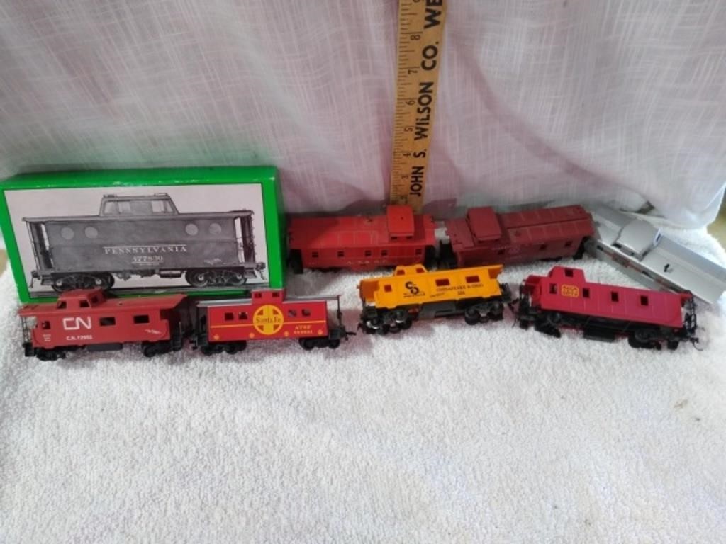 HO Scale Model Train Caboose Cars Lot