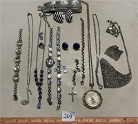 BEAUTIFUL LOT OF VARIOUS COSTUME JEWELRY