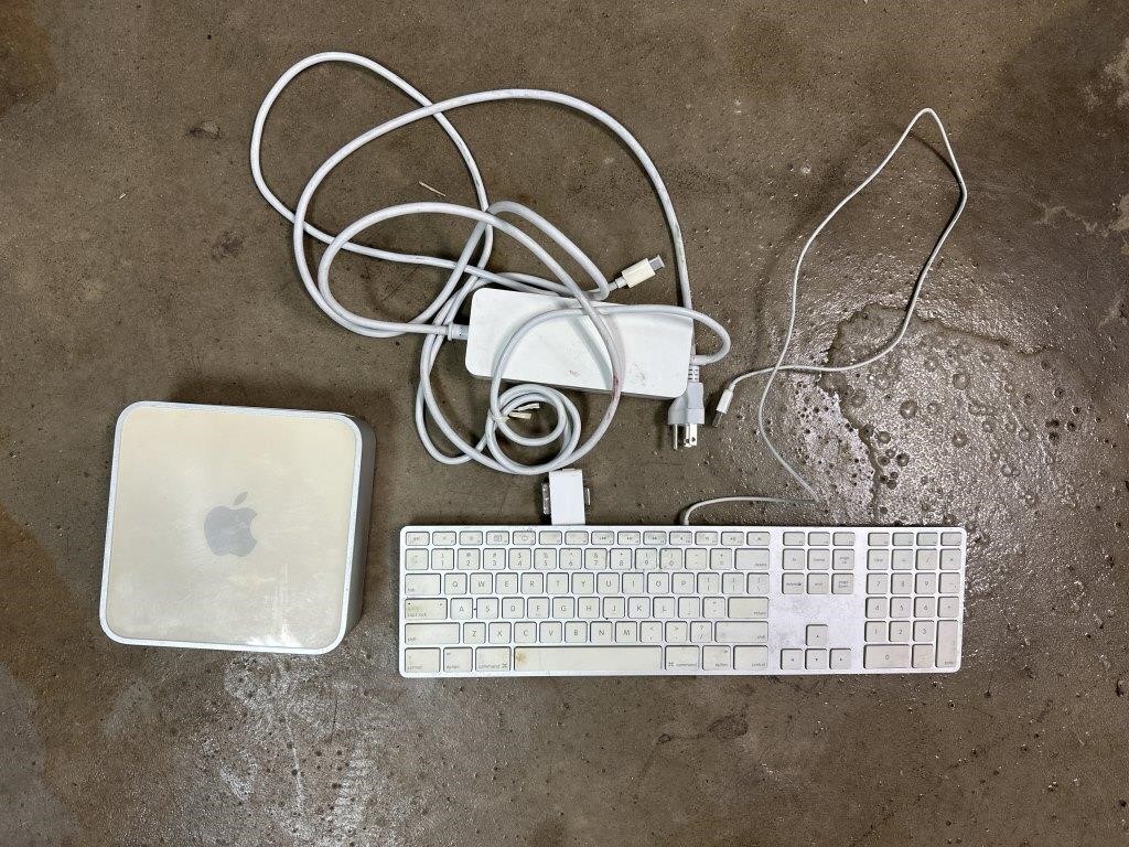 Apple Keyboard & Mac Mini