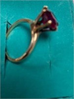 RING 10K BAND W/ RUBY RED GLASS STONE