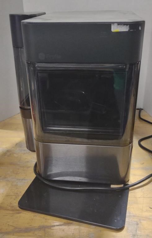 Profile Ice Maker (Model XPIO13BCDBT)