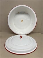 Enamelware wash pan with mismatched lid