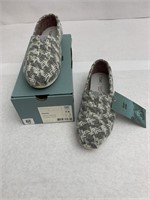 Toms women’s 7 1/2 ordered wrong size past return