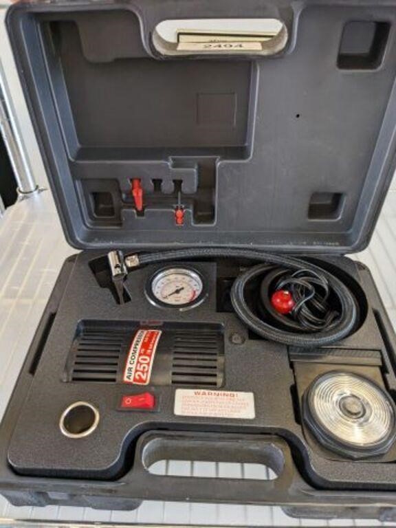 PORTABLE AIR COMPRESSOR IN CASE