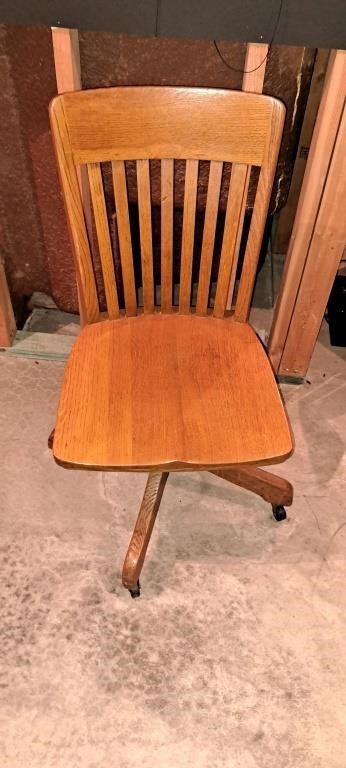 Wooden swivel rolling chair