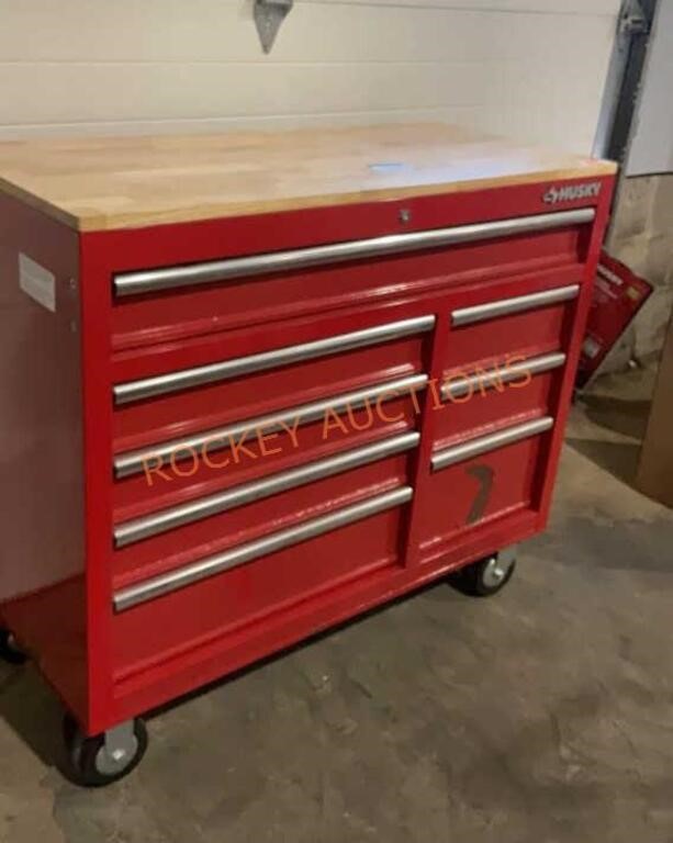 Husky 42in 8-drawer mobile workbench