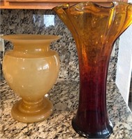 E - LOT OF 2 VINTAGE VASES (K157)