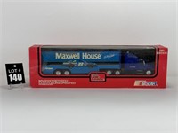 1:43 Scale Racing Team Transporter w/ Die Cast Cab