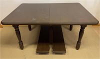 GREAT VINTAGE SOLID OAK DINING TABLE WITH LEAVES