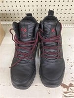 Columbia size 8 1/2 mens winter boots