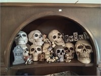 pile of Skull decor