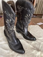 Ladies cowboy boots size 7