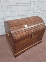 Wood trunk in good condition
