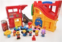 Poste de pompiers / garage et figurines Little