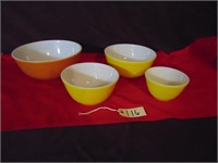 Pyrex Nesting Mixing Bowl Set