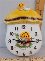 Vintage Merry Mushroom clock - in like new