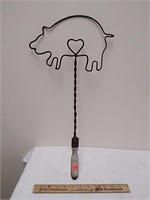 Pig rug beater