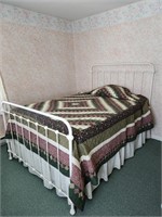 Vintage/Antique Metal Bed. Full size