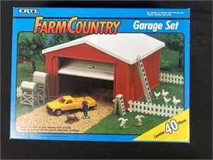 Ertl farm country, garage set NIB