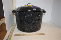Large Granitware Handled Pot w/Lid