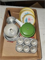 Vintage Toy Tin Plates, Baking Pans & more