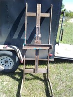 10-FOOT-TALL EASEL ON WHEELS