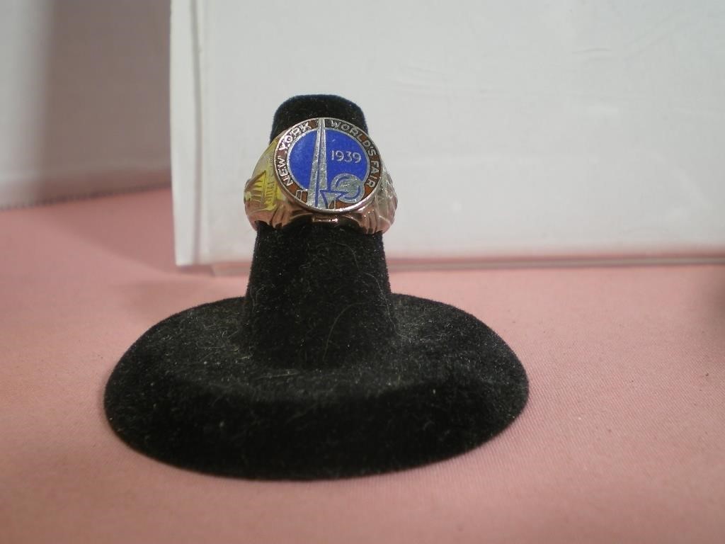 1939 New York World's Fair Souvenir Ring