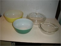 (4) Pyrex Bowls - 1.5, 2.5, 3 & 4 Quart