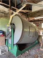 Gramin 2500 Pound Feed Mixer