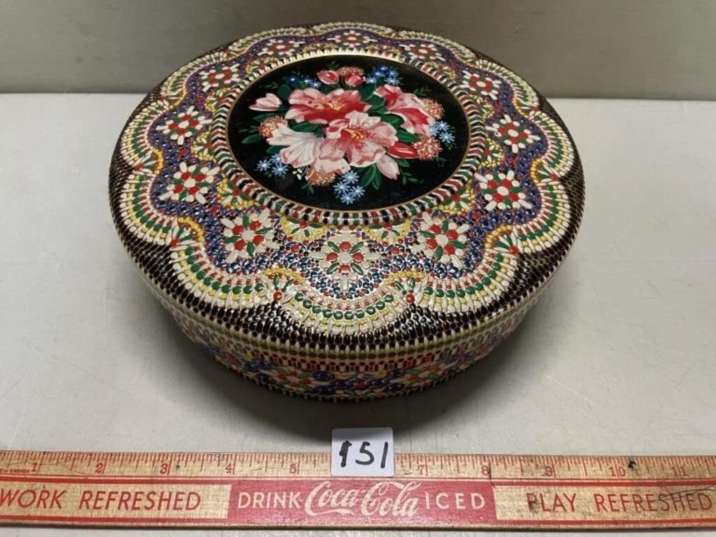 FABULOSU COLORFUL VINTAGE MEBOSSED SEWING TIN