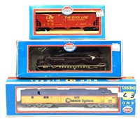 (3) Model Power HO Scale Train Cars with Boxes