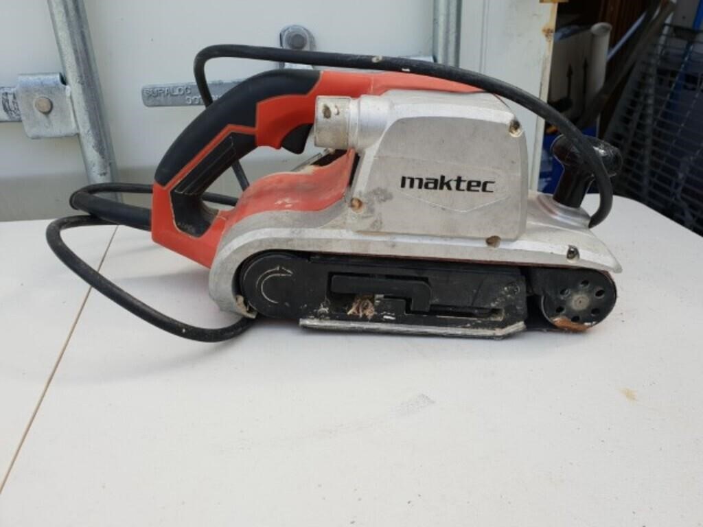 Maktek MT941 Belt Sander