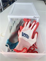 Organizer Drawer with new gardening gloves (Con2)