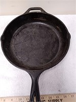 Lodge 10-in cast iron skillet