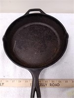 Large 10-in cast iron skillet