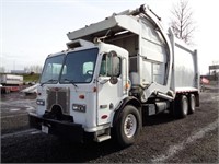 2004 Peterbilt 320 Garbage Truck 27 YD T/A