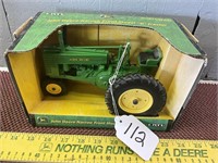JD G Narrow Front Tractor