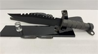 Valor cutlery survival knife with attached