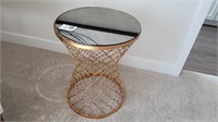 ACCENT TABLE