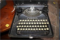 CORONA FOUR MANUAL TYPEWRITER ORIGINAL CASE
