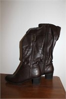 JASMINE LADY'S BROWN ZIP UP BOOTS SIZE: NOT