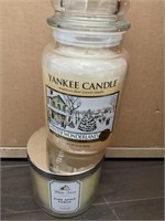 Yankee Candle And White Barn