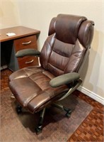 Broyhill Brown Leather Executive Chair (Some wear)