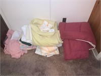 LOT OF BED LINEN