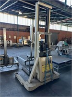 Crown 15BT154 Walkie Stacker, Push Pull