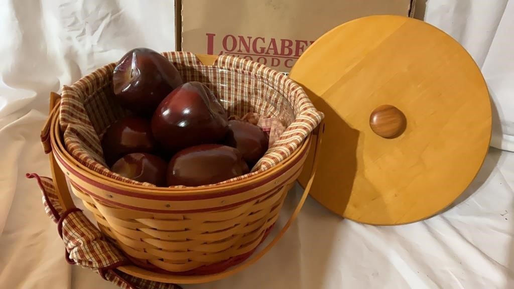 Longaberger Round Basket with Lid and Apples