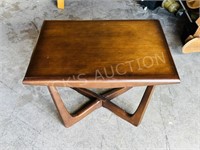 vintage walnut side table - 28 x 22 x 19h