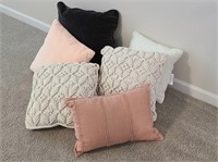 6PC ASSORTED PILLOWS